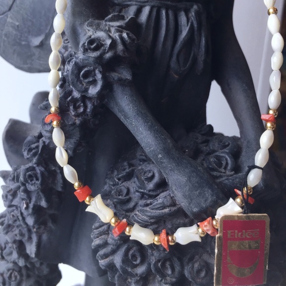 Vintage MOP and Coral  Necklace - Picture 2 of 5